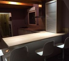 Fin de la pose de notre cuisine ....et du carrelage des pièces du bas
Concernant la cuisine,il s'agit d'un modèle de chez cuisinella en blanc laque et bois
Pour le carrelage nous avons choisi le carrelage studio alliage pleine masse en 60x60 pour la grande pièce a vivre et pour les autres pièces le même mais en 30x60
Au fond du salon ,nous avons commandé en même temps chez cuisinella le meuble bas TV identique au meubles de cuisine en laqu? blanc...
