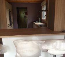 Fin de la pose de notre cuisine ....et du carrelage des pièces du bas
Concernant la cuisine,il s'agit d'un modèle de chez cuisinella en blanc laque et bois
Pour le carrelage nous avons choisi le carrelage studio alliage pleine masse en 60x60 pour la grande pièce a vivre et pour les autres pièces le même mais en 30x60
Au fond du salon ,nous avons commandé en même temps chez cuisinella le meuble bas TV identique au meubles de cuisine en laqu? blanc...