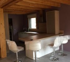Fin de la pose de notre cuisine ....et du carrelage des pièces du bas
Concernant la cuisine,il s'agit d'un modèle de chez cuisinella en blanc laque et bois
Pour le carrelage nous avons choisi le carrelage studio alliage pleine masse en 60x60 pour la grande pièce a vivre et pour les autres pièces le même mais en 30x60
Au fond du salon ,nous avons commandé en même temps chez cuisinella le meuble bas TV identique au meubles de cuisine en laqu? blanc...