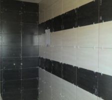 Une partie de la salle de bain en cours