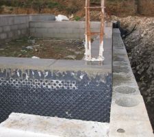 Un seul raidisseur façade sud garage (entrée garage)