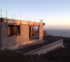 Mise en place des poutrelles pour la future dalle du R1
Les hourdis viennent repos&eacute;s sur les poutrelles