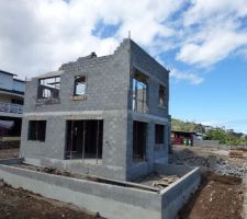 Fa&ccedil;ade orient&eacute;e vers la vue mer