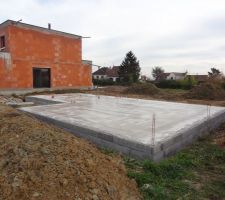 Date d'il y a près de deux semaines maintenant, j'y retourne demain pour voir s'ils respectent le temps de séchage. Toujours RAS pour le moment et chantier propre.