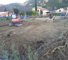 Voil&agrave;, les travaux de terrassement ont commenc&eacute; ce matin, vendredi 12 d&eacute;cembre. C'est assez excitant de voir notre projet se r&eacute;aliser. Je vous ferai part de la suite des aventures !