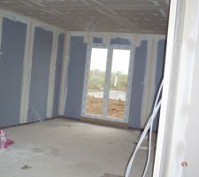 Bandes d'enduit faites (1ère couche) - salon