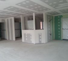 Entrée, bureau, cuisine