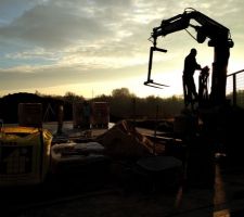 Dès l'aube on était sur le terrain pour voir la première brique de notre maison! =)