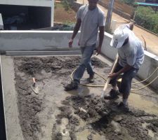 Chape de la terrasse du R 1, une de 2% afin de permettre l'écoulement des eaux de pluie