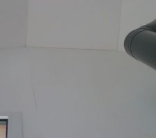 Vue en contre-plongée des fissures salon