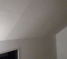 Magnifiques fissures et reliefs révélés par la lumière électrique !