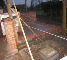 Préparation des briques au niveau de la baie d'angle (salon)
