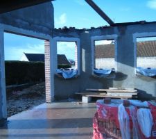 Murs int&eacute;rieurs de la cuisine plaqu&eacute;s