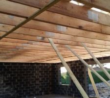 Charpente en cours, il manque encore des chevêtres de Velux.