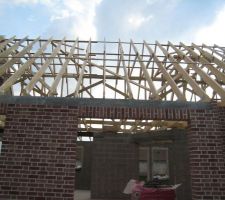 Charpente sur la fa&ccedil;ade arri&egrave;re