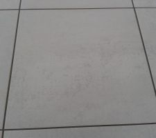 Détail du carrelage de la salle du rez-de-chaussée