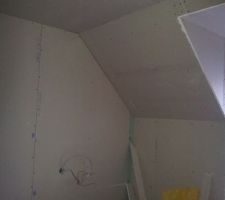 Placo posé dans la chambre enfant avec Lucarne