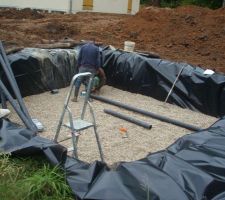 Drainage de la fosse septique en cours