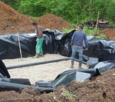 Drainage de la fosse septique en cours