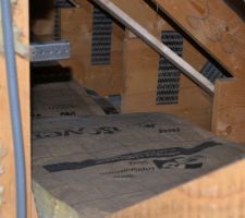 Pose non croisée dans combles perdus sur dale