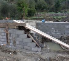 Futur escalier ext&eacute;rieur et la terrasse