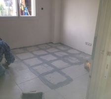 On fini le carrelage du bureau