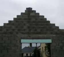 Hauteur cot&eacute; salon.