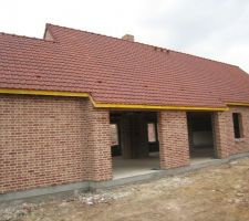 COUVERTURE PRESQUE termin&eacute;e: il manque les cache-moineaux, les goutti&egrave;res