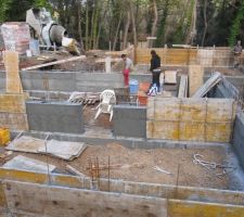 Le vide sanitaire de 80 se monte.On aura de la place pour se deplacer