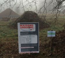 Et voila l'affiche qui stipule que ce chantier est surveillé par vous tous ;p !!!