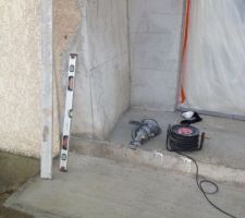 Grignotage du mur pour metre a niveau