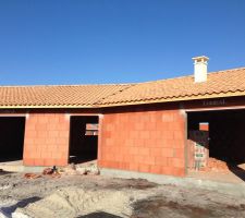 Le gros ?uvre et pratiquement fini et tours pas de reunion de chantier de prevu