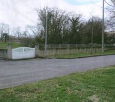 Vue terrain depuis route