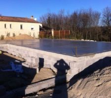 Voilà la dalle coulée le 29-12 de bonne heure :-)