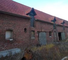 Voila&nbsp; l'arriere, ce qui deviendra le cote jardin.