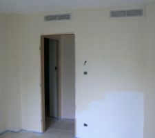 En bas il y aura une t&ecirc;te de lit en coffrage