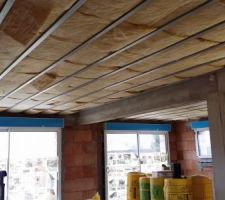 Isolant acoustique au plafond