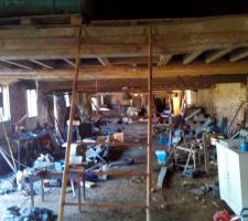 L'int&eacute;rieur, euh...oui il y a du boulot au niveau d&eacute;blayage avant notre arriv&eacute;e!