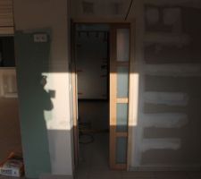 Porte coulissante cuisine vers couloir