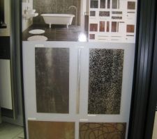 Le carreau en haut &agrave; gauche est celui que nous avons choisi pour le sol de la salle de bain exactement comme il est pr&eacute;sent&eacute; en 30x60cm.