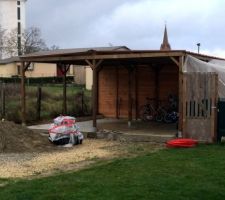 Installation de bac acier pour le toit du carport