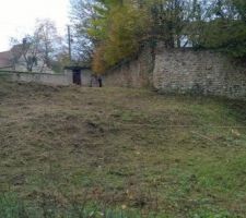 Terrain vue du jardin de la voisine