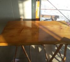 Après le fond dur et une couche de vernis