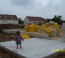 Alizée sur sa terrasse