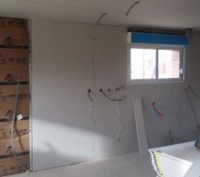 Début plaquage murs du RDC