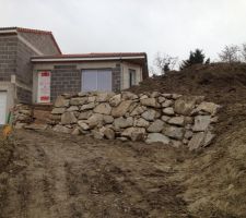 Enrochement devant la maison