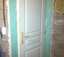 La salle de bain est maintenant fermée et isolée