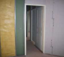 Suite de la pose des cloisons.