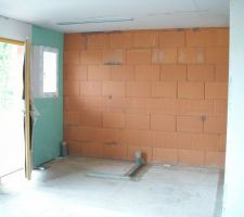 Suite de la pose des cloisons.