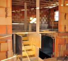 Les coffrages des escaliers entre deux 1/2 niveaux
